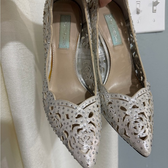 Elegant Silver Women's Heels - Picture 2 of 3